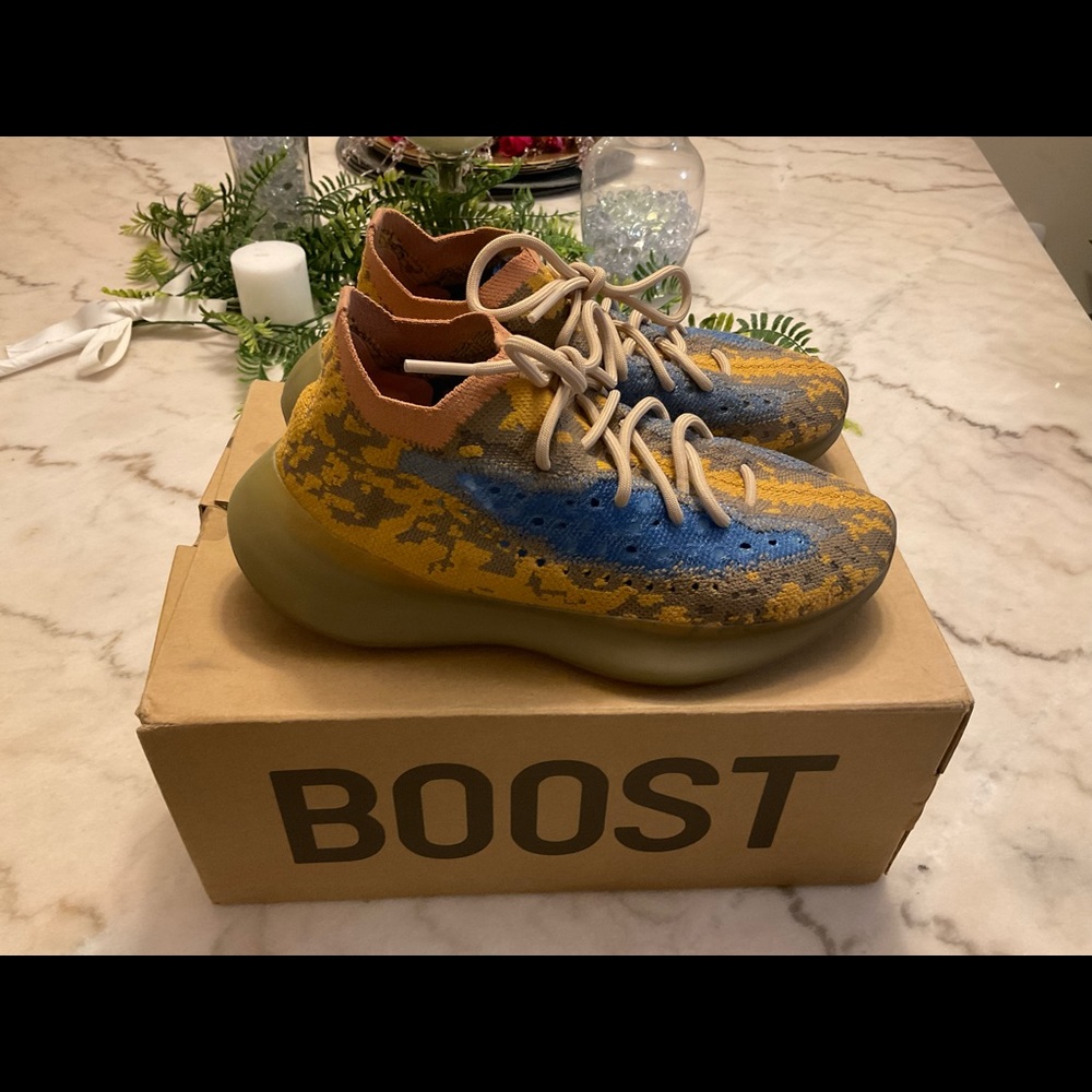 Yezzy - Picture 2 of 3